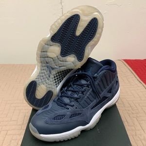 Nike Air Jordan 11 low IE sz 9 Obsidian